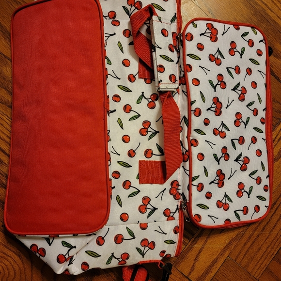 New Never Used Neutrogena Insulated Carry All - Picture 2 of 3